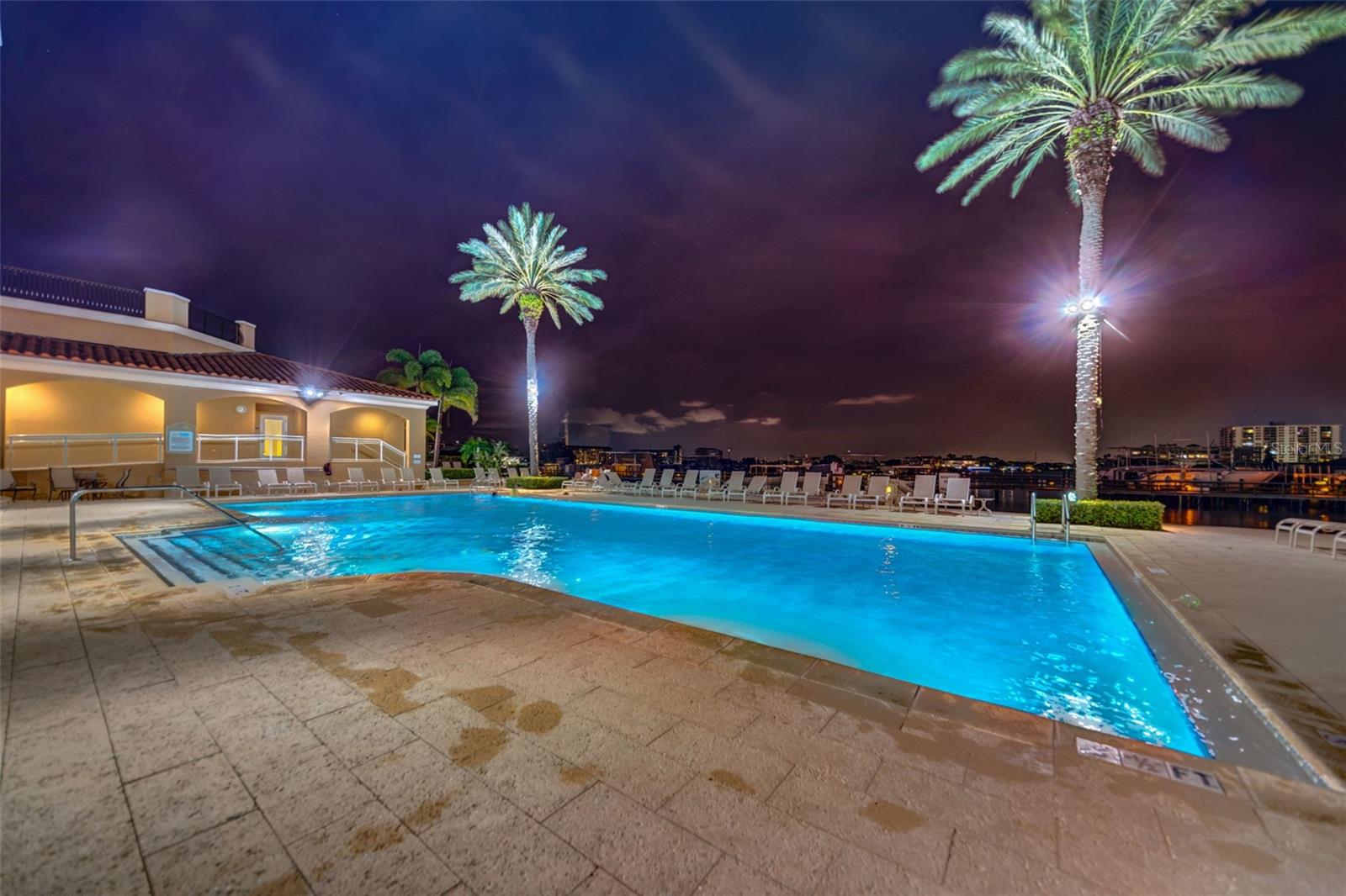 Image 77 of 86 For 521 Mandalay Avenue 907