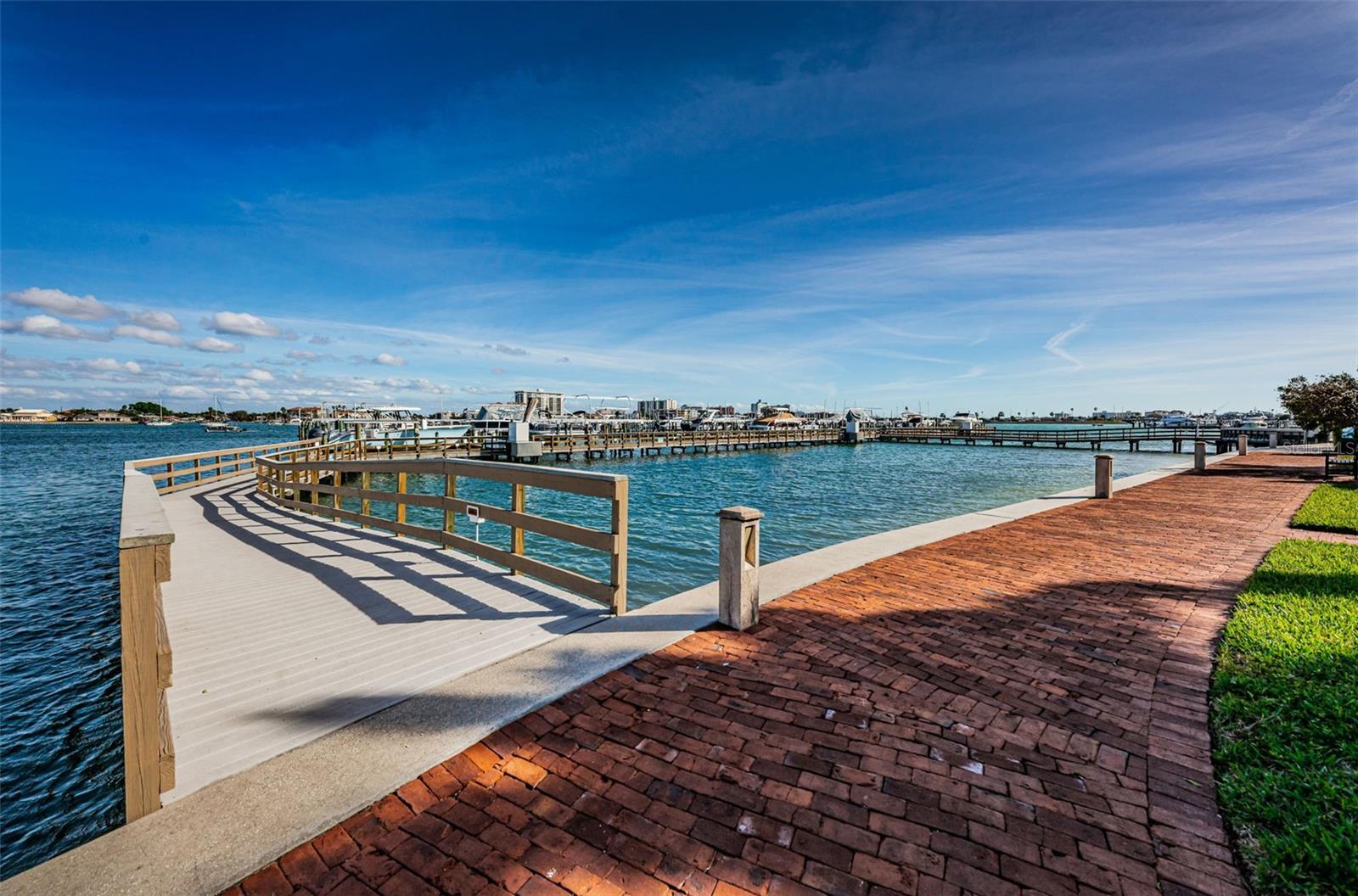 Image 79 of 86 For 521 Mandalay Avenue 907