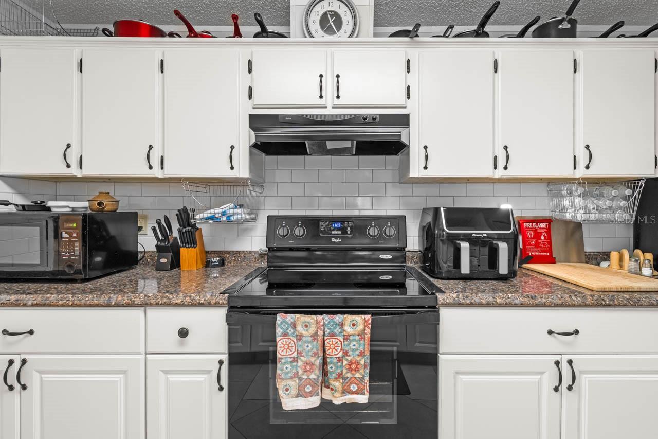 Image 11 of 49 For 11622 Grovewood Avenue