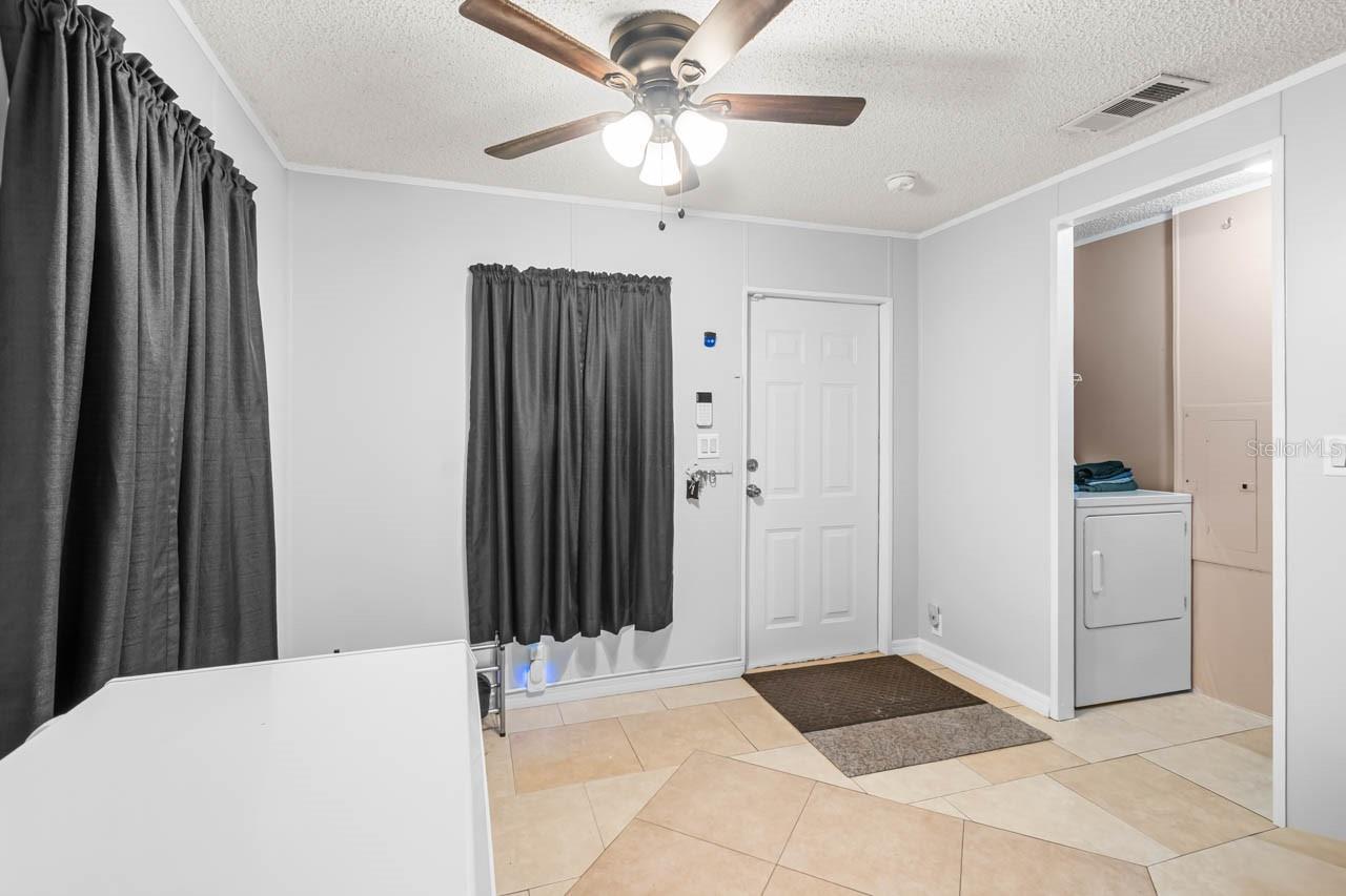 Image 13 of 49 For 11622 Grovewood Avenue