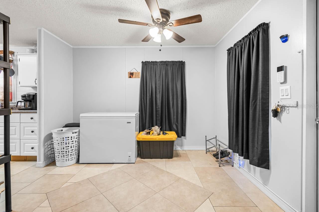 Image 14 of 49 For 11622 Grovewood Avenue