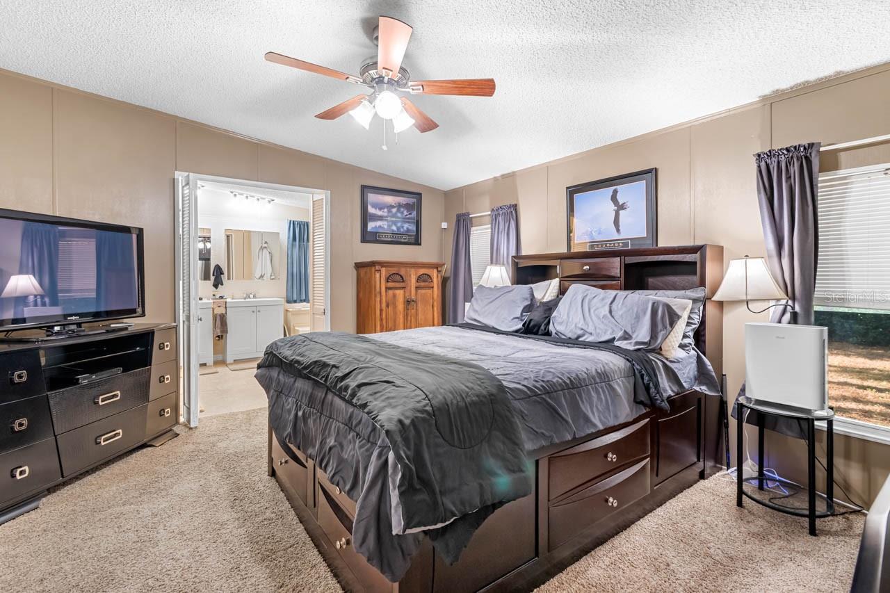 Image 16 of 49 For 11622 Grovewood Avenue