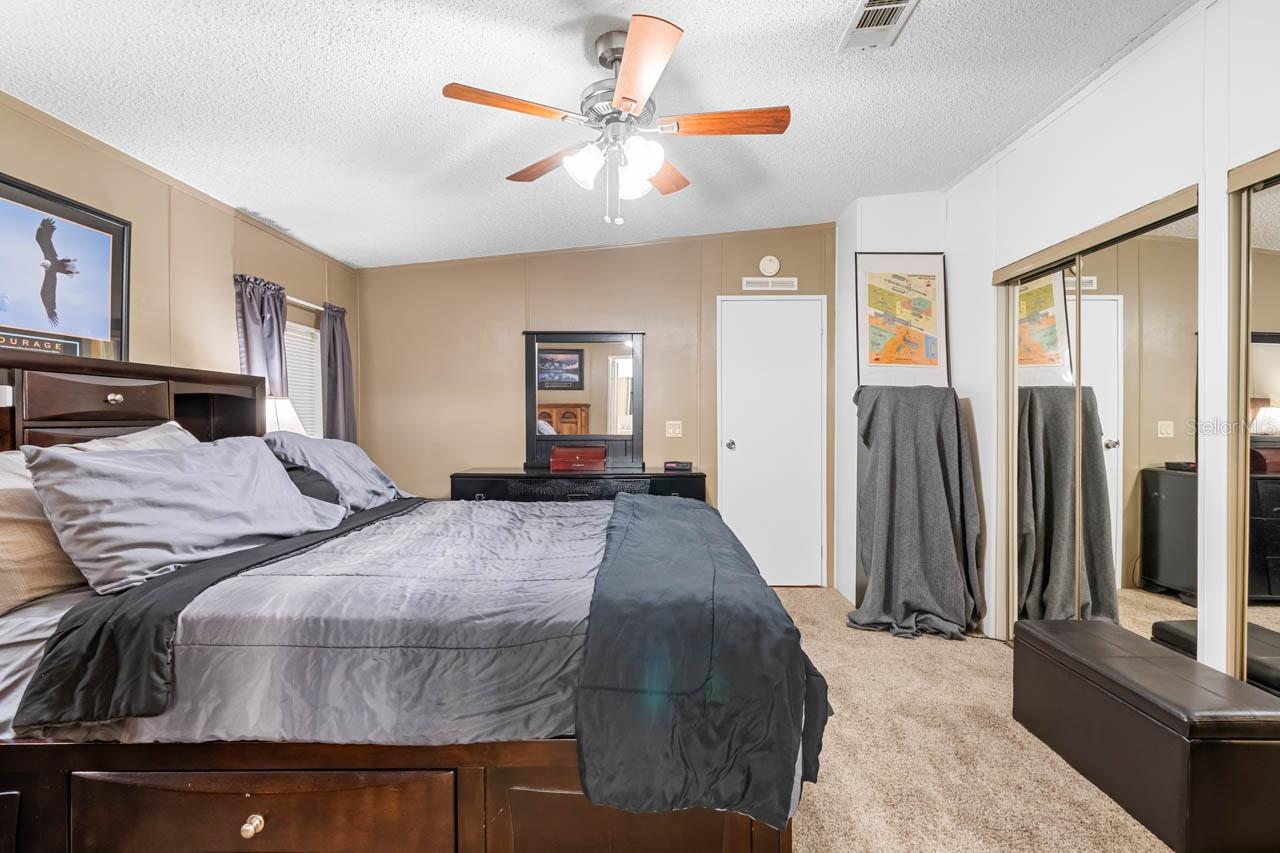 Image 17 of 49 For 11622 Grovewood Avenue