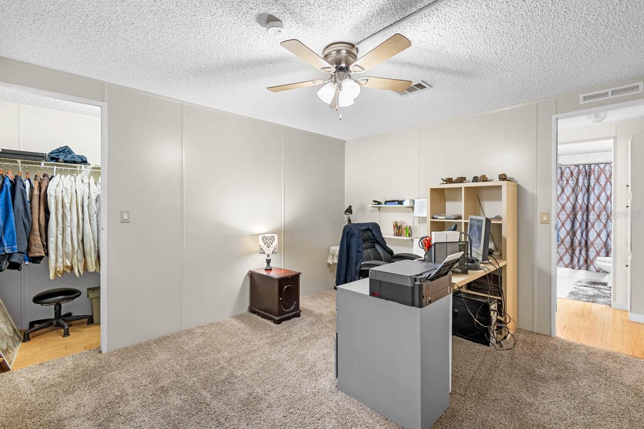 Image 21 of 49 For 11622 Grovewood Avenue