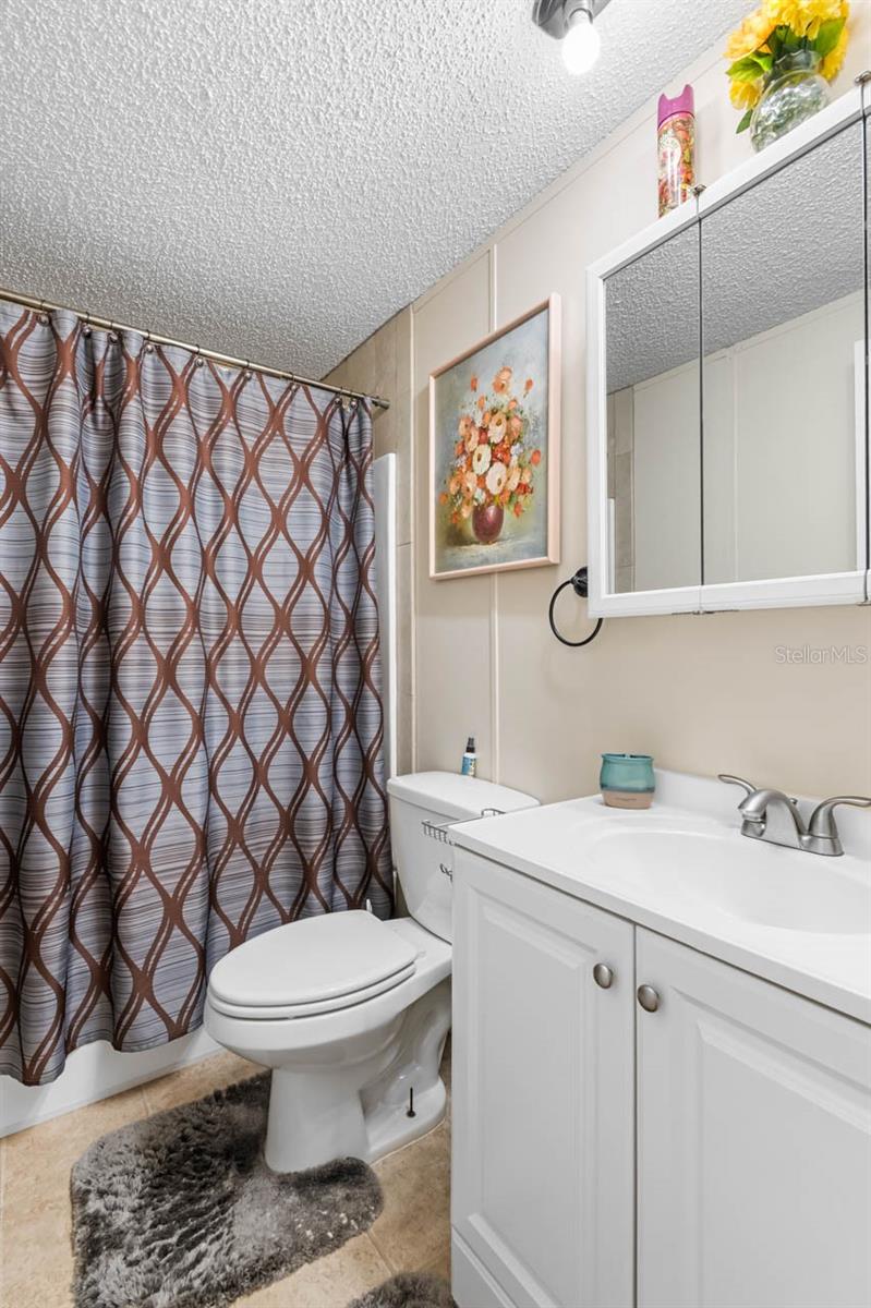 Image 22 of 49 For 11622 Grovewood Avenue