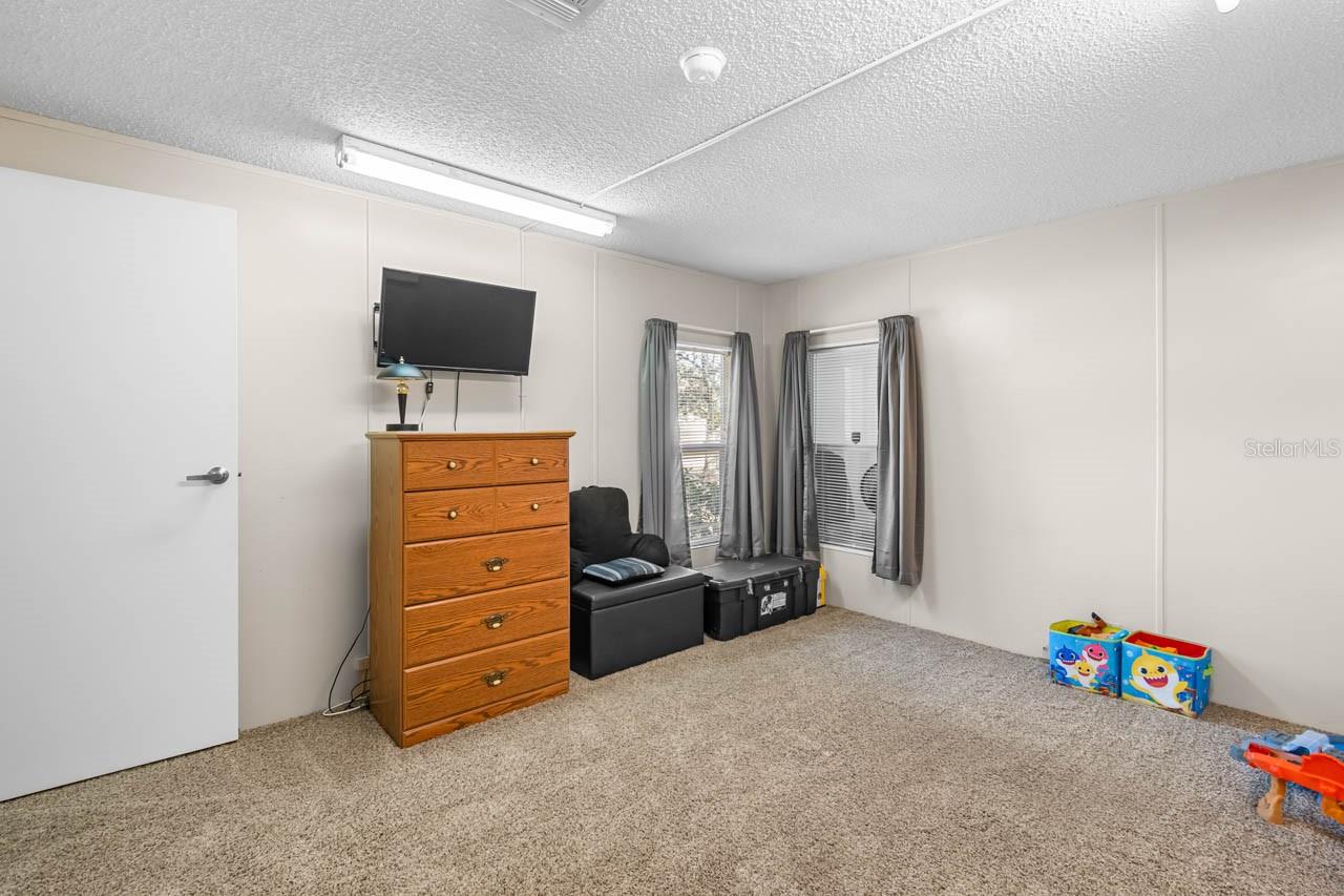 Image 23 of 49 For 11622 Grovewood Avenue