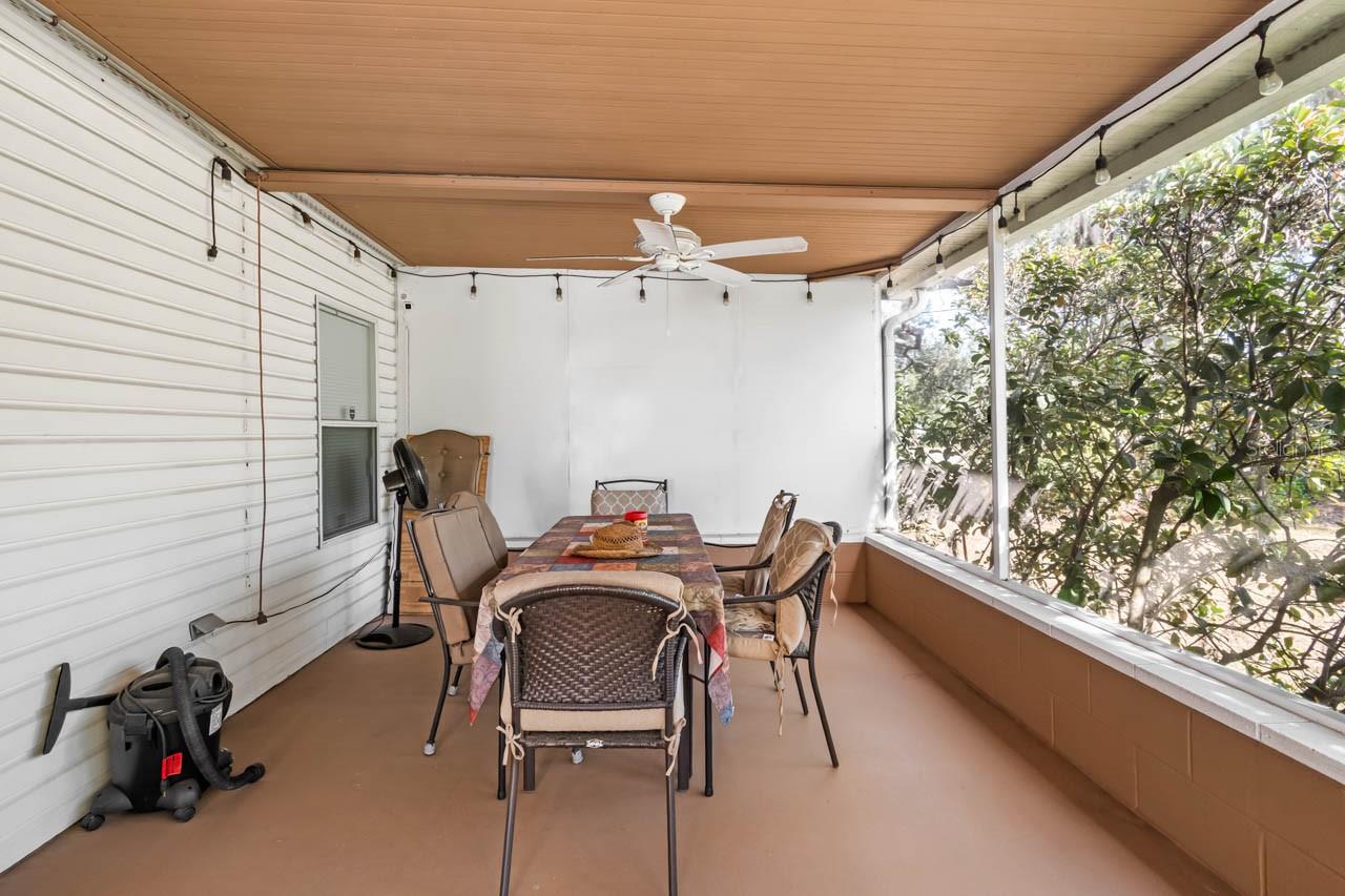 Image 25 of 49 For 11622 Grovewood Avenue