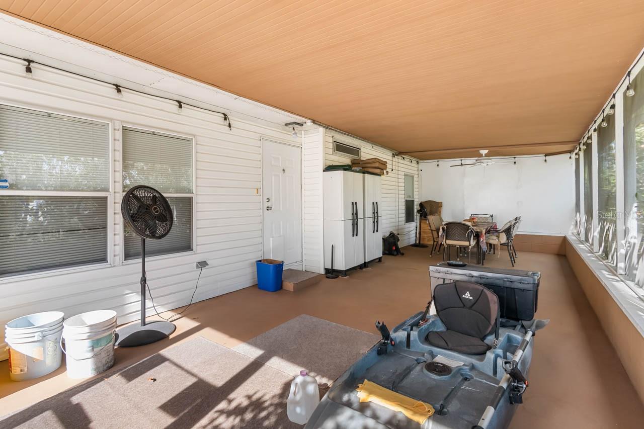 Image 26 of 49 For 11622 Grovewood Avenue