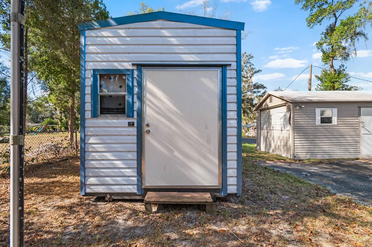 Image 29 of 49 For 11622 Grovewood Avenue