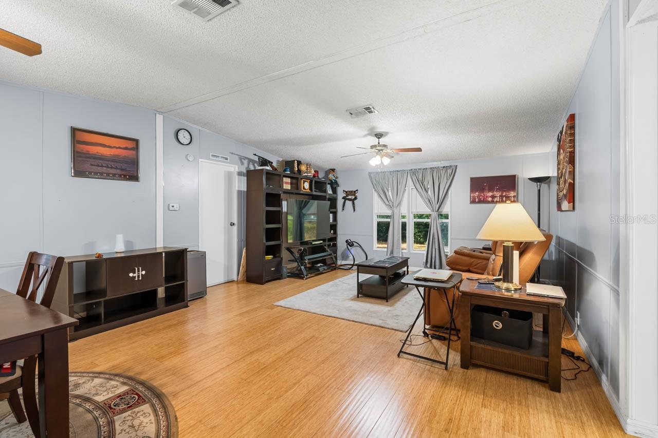 Image 6 of 49 For 11622 Grovewood Avenue