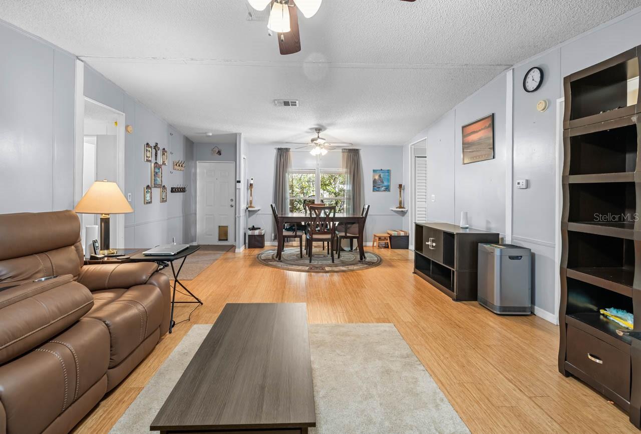 Image 7 of 49 For 11622 Grovewood Avenue