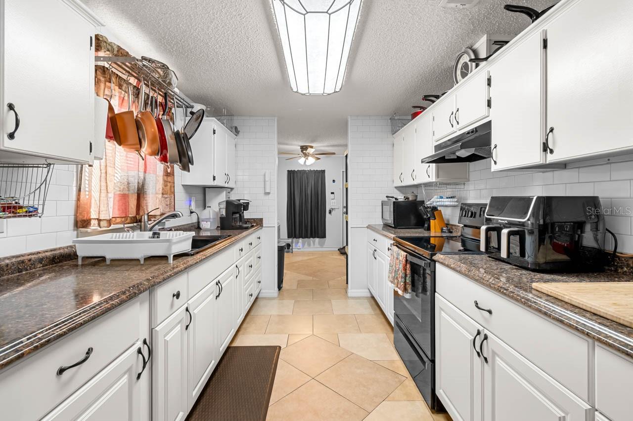 Image 8 of 49 For 11622 Grovewood Avenue