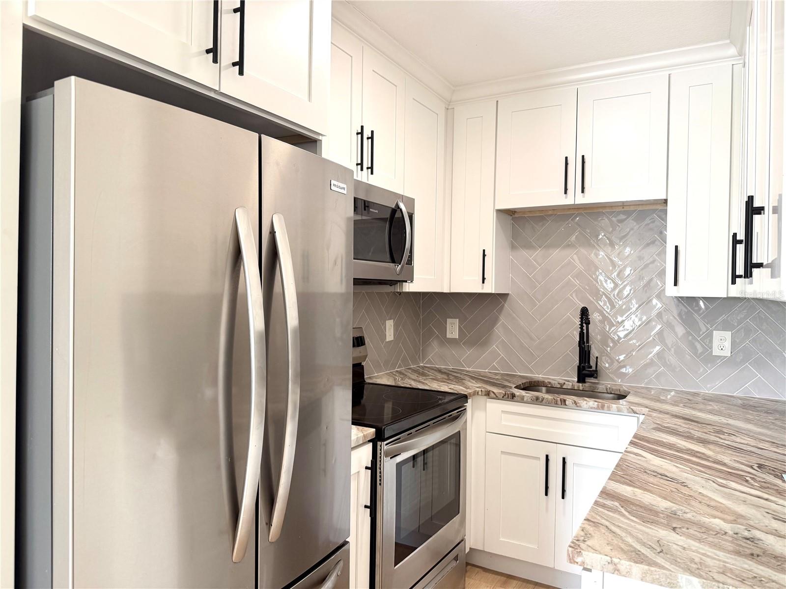 Image 17 of 42 For 1166 Woodlawn Street