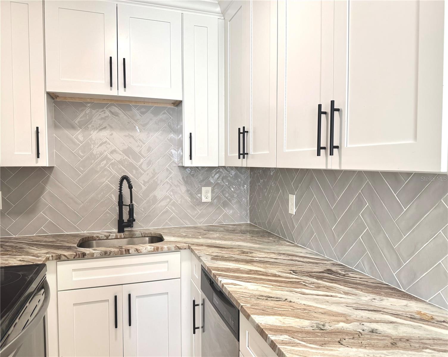 Image 18 of 42 For 1166 Woodlawn Street