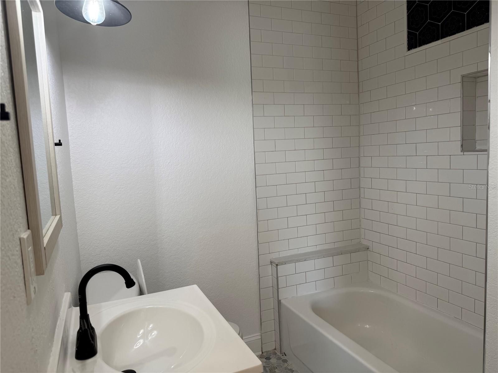 Image 25 of 42 For 1166 Woodlawn Street