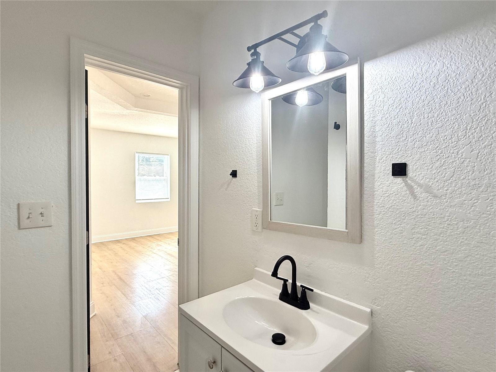 Image 28 of 42 For 1166 Woodlawn Street