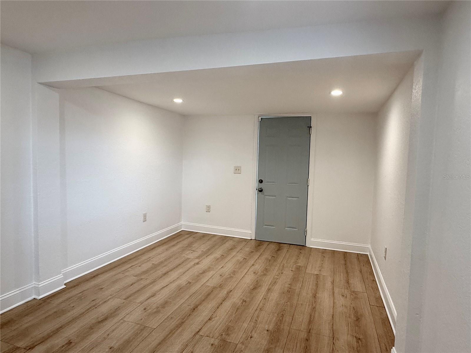 Image 34 of 42 For 1166 Woodlawn Street