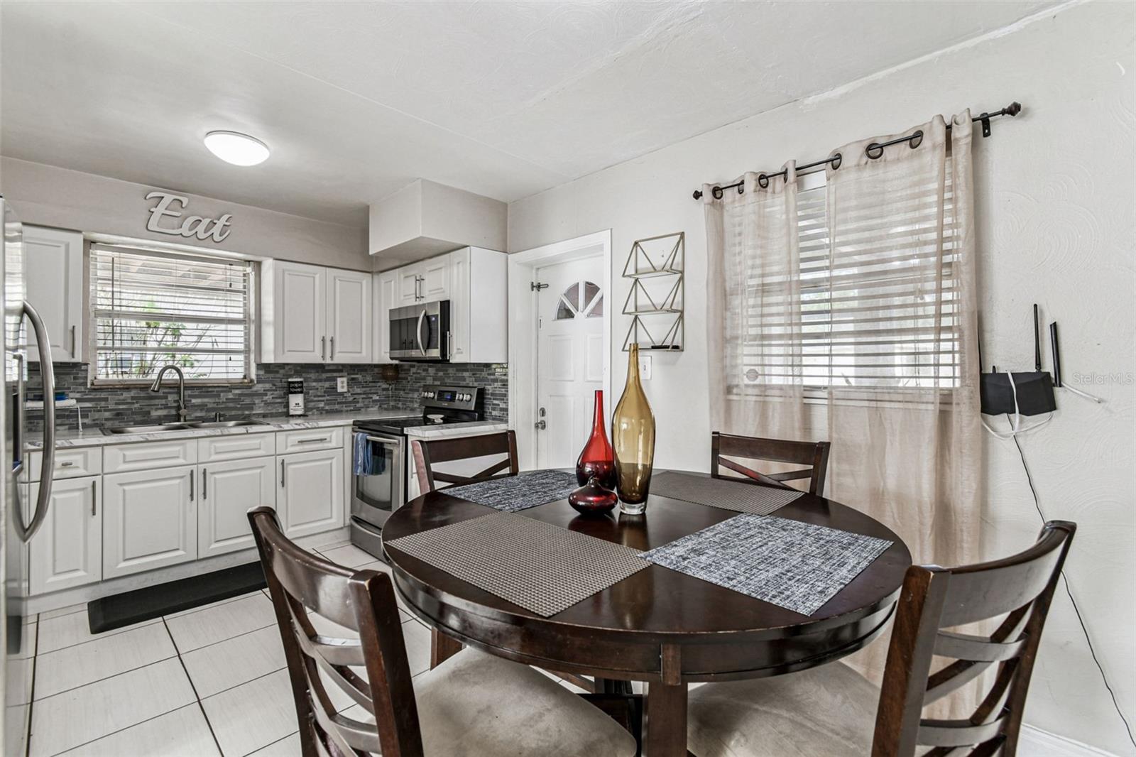 Image 11 of 68 For 6915 Bream Street