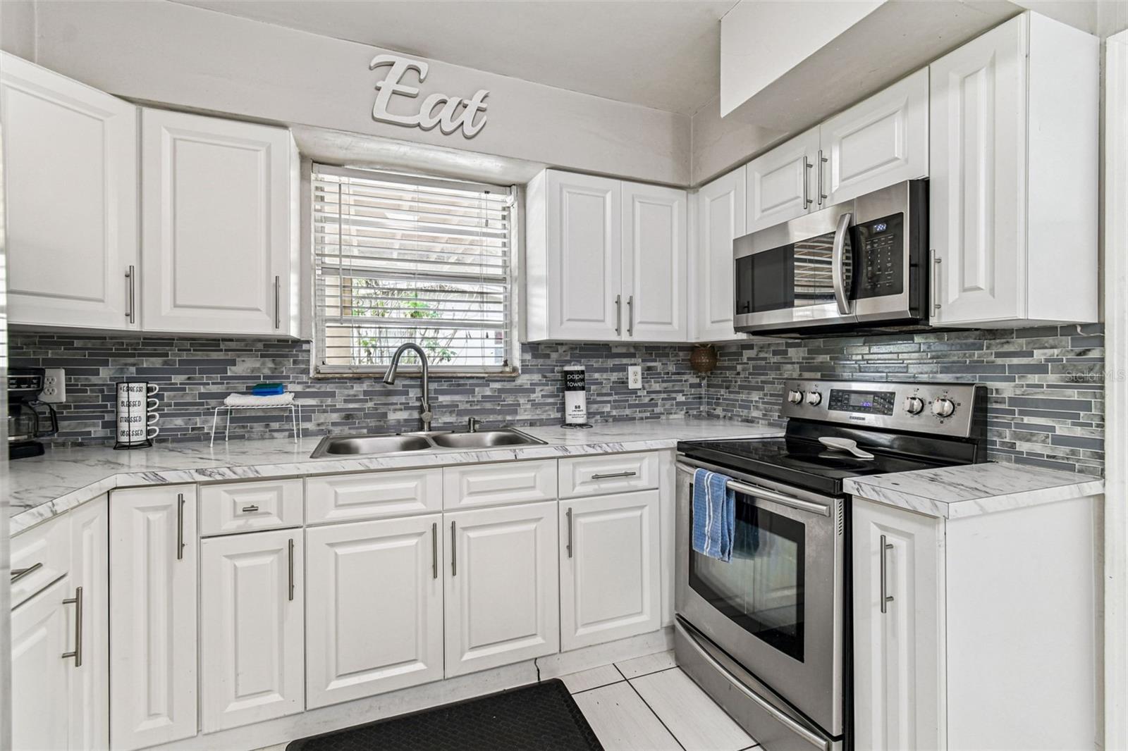 Image 14 of 68 For 6915 Bream Street