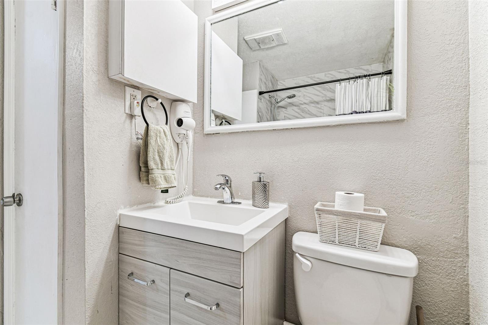 Image 20 of 68 For 6915 Bream Street