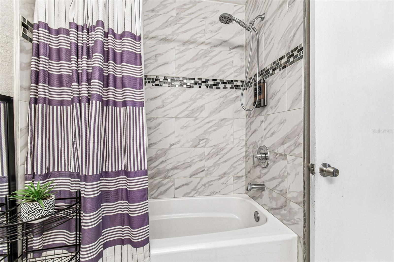 Image 21 of 68 For 6915 Bream Street