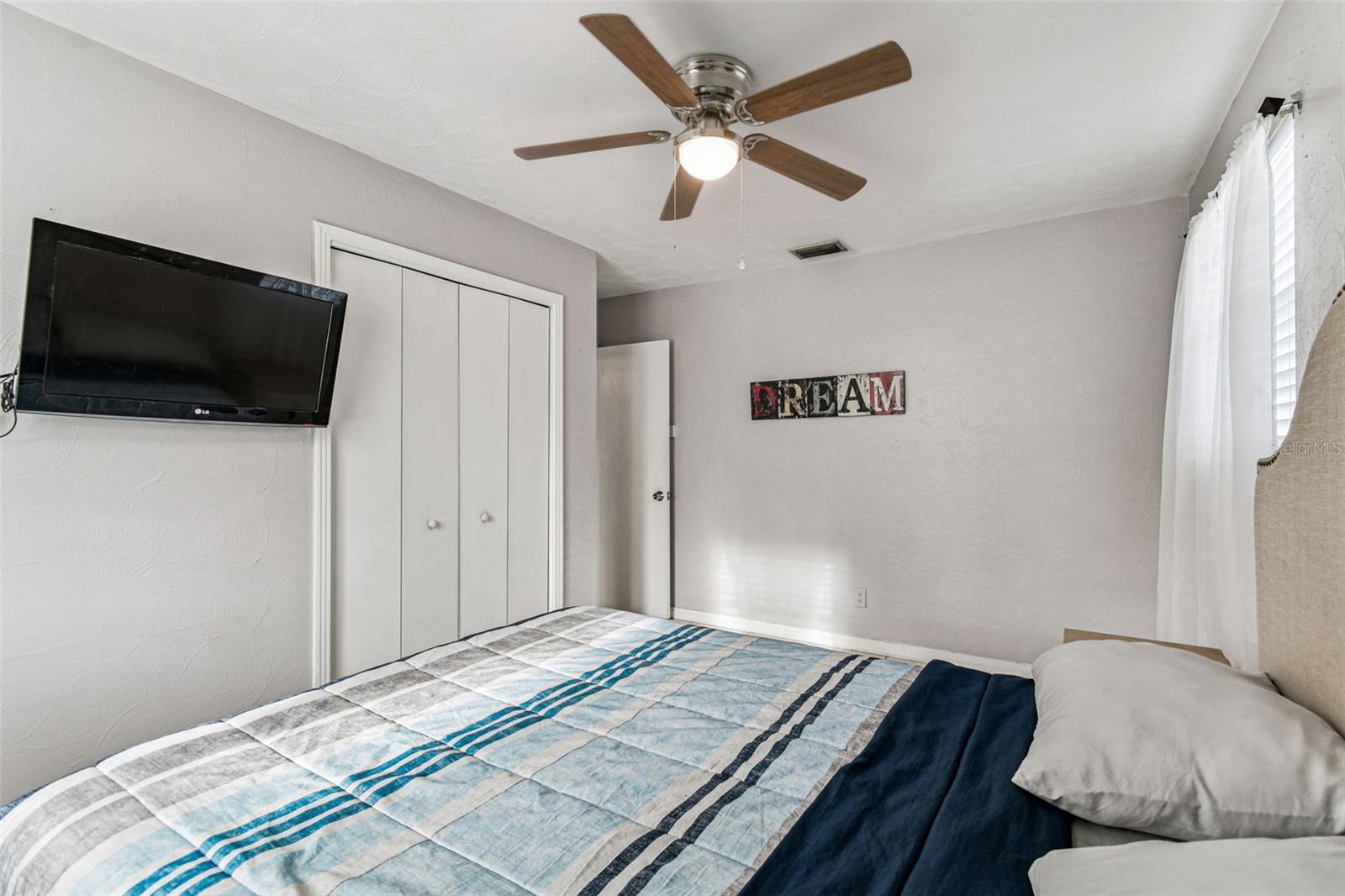 Image 27 of 68 For 6915 Bream Street