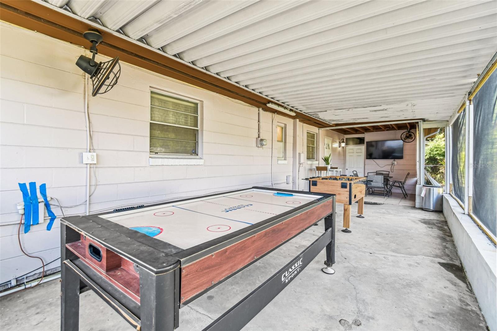 Image 32 of 68 For 6915 Bream Street