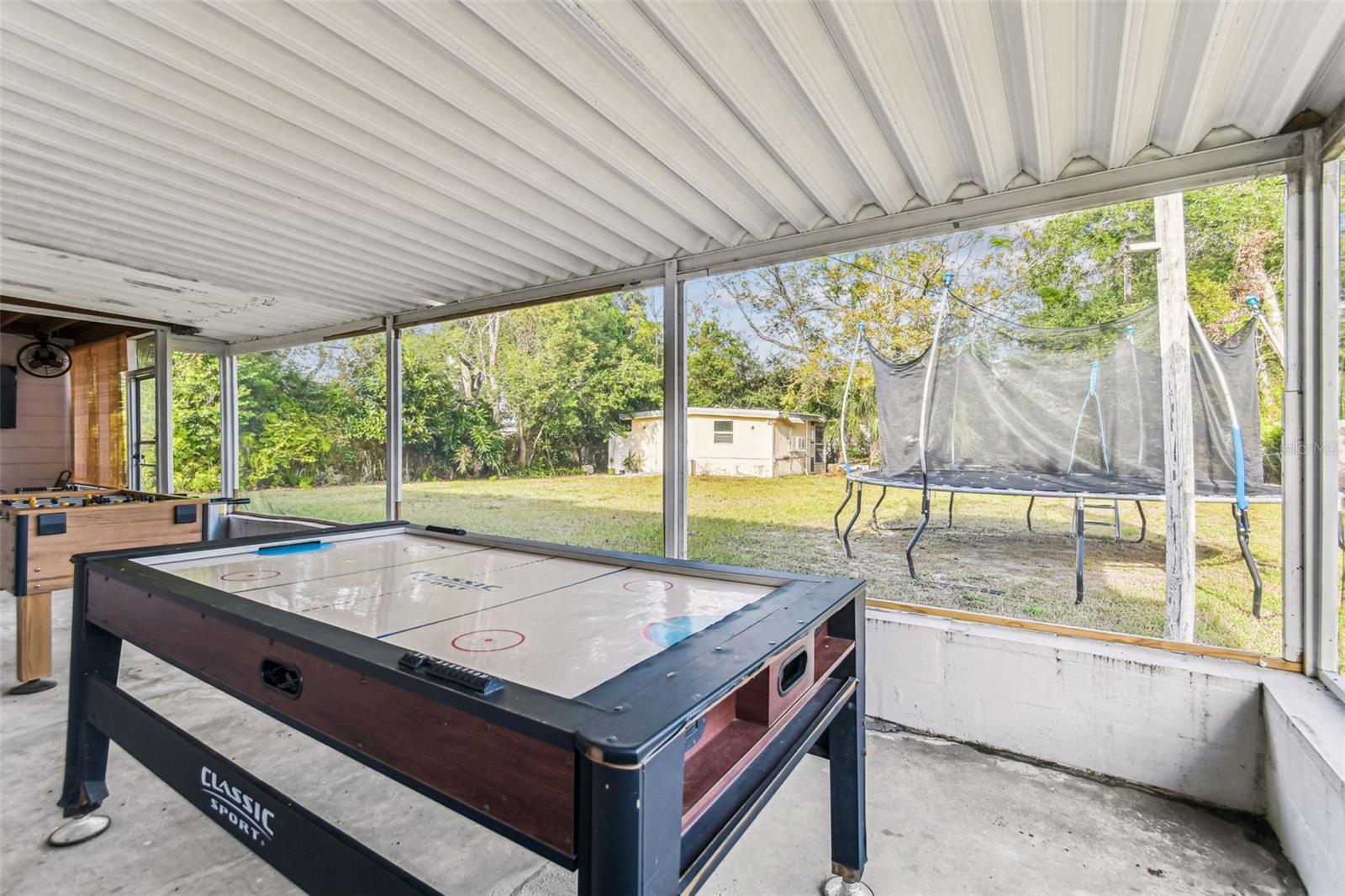 Image 33 of 68 For 6915 Bream Street