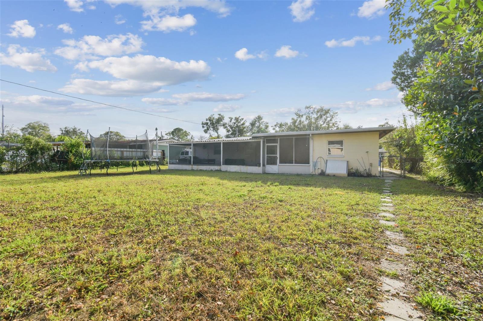 Image 37 of 68 For 6915 Bream Street