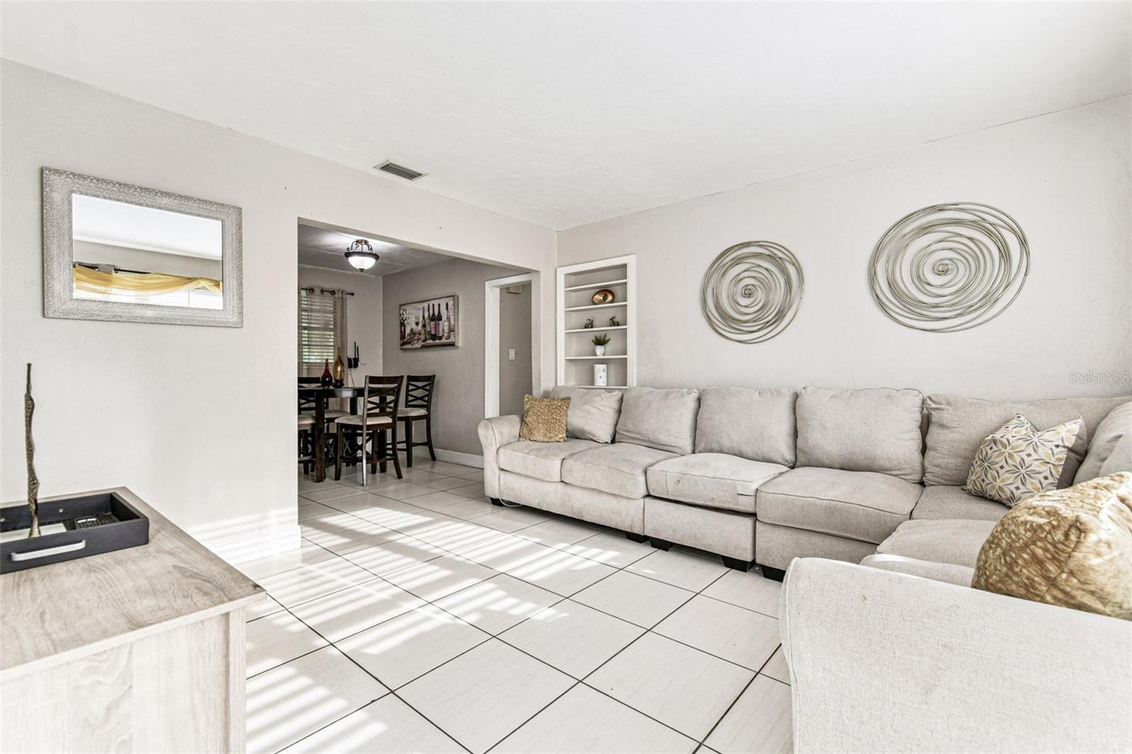 Image 6 of 68 For 6915 Bream Street