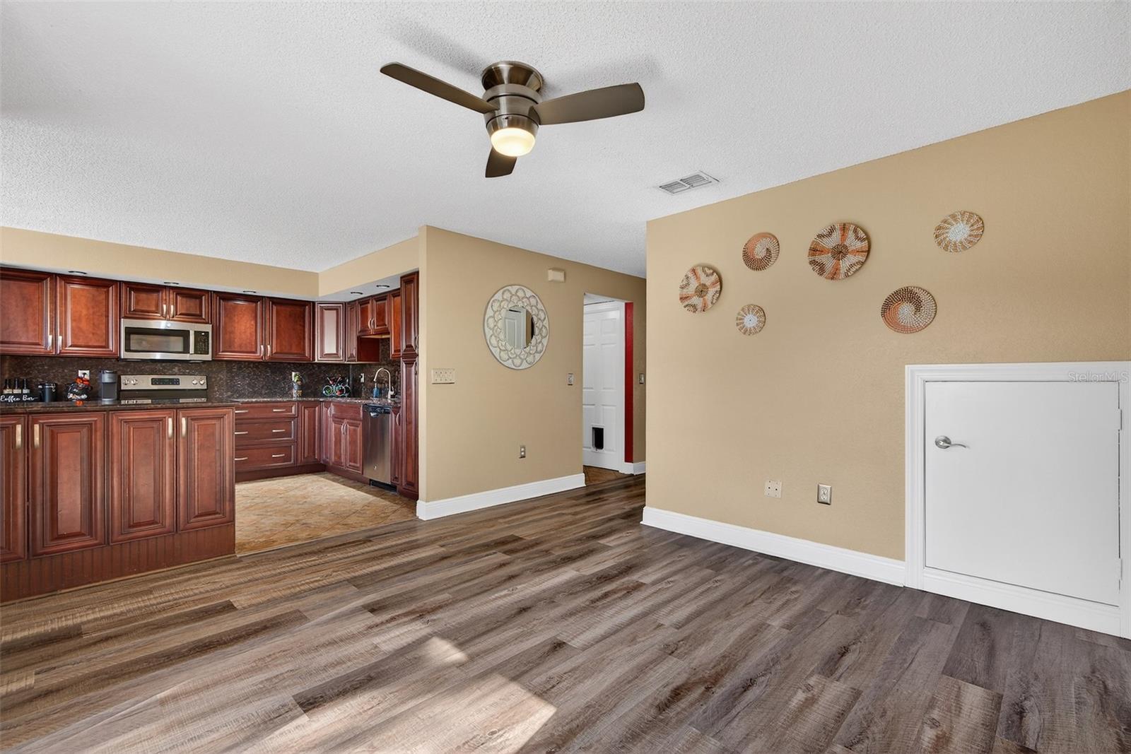 Image 12 of 45 For 8984 Antigua Drive