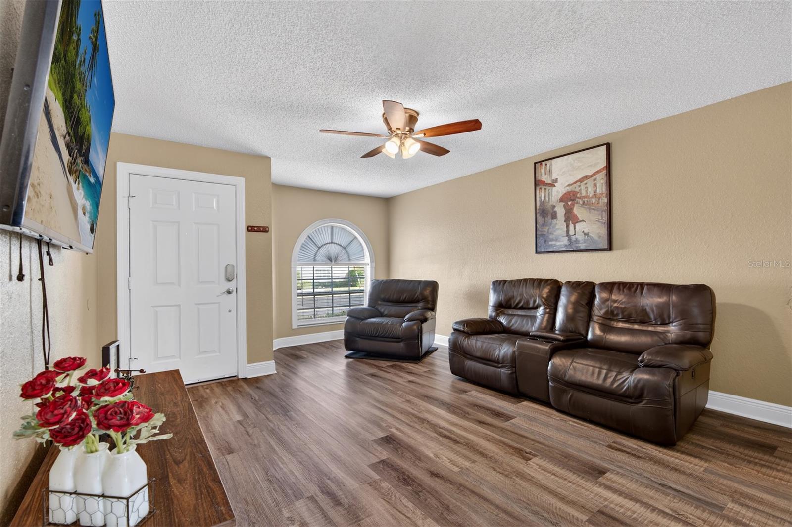 Image 5 of 45 For 8984 Antigua Drive