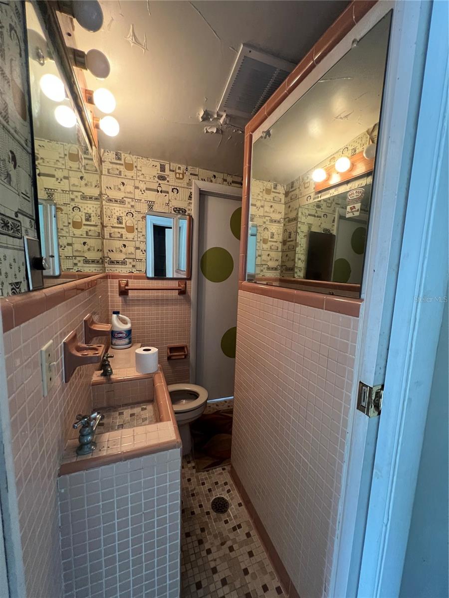 Image 32 of 68 For 1945 Lakewood Drive