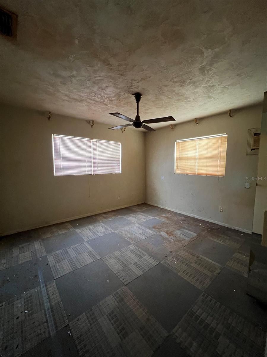 Image 37 of 68 For 1945 Lakewood Drive