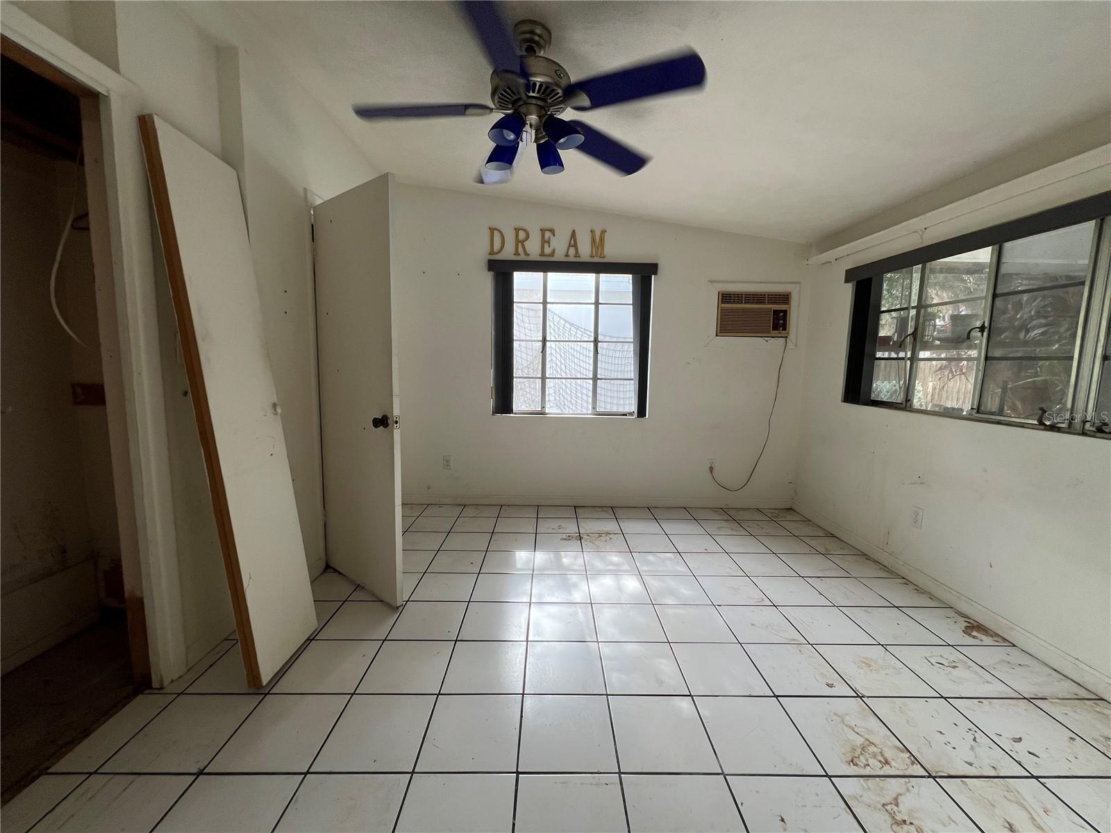 Image 43 of 68 For 1945 Lakewood Drive