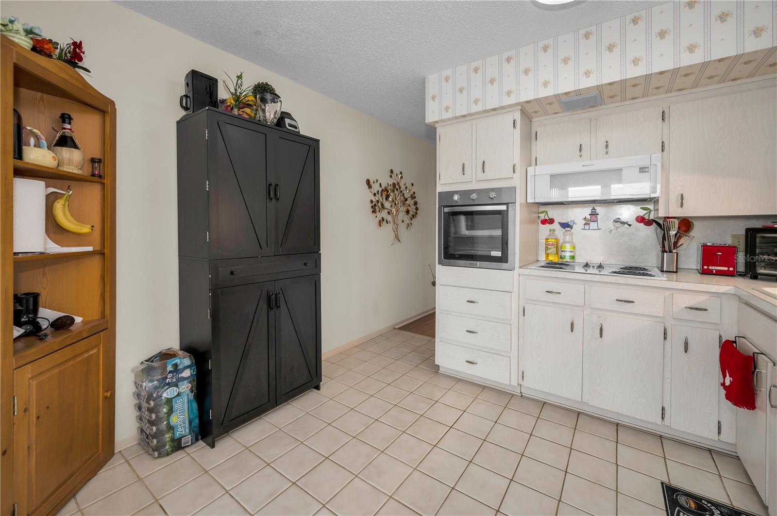 Image 13 of 74 For 2358 Ecuadorian Way 52