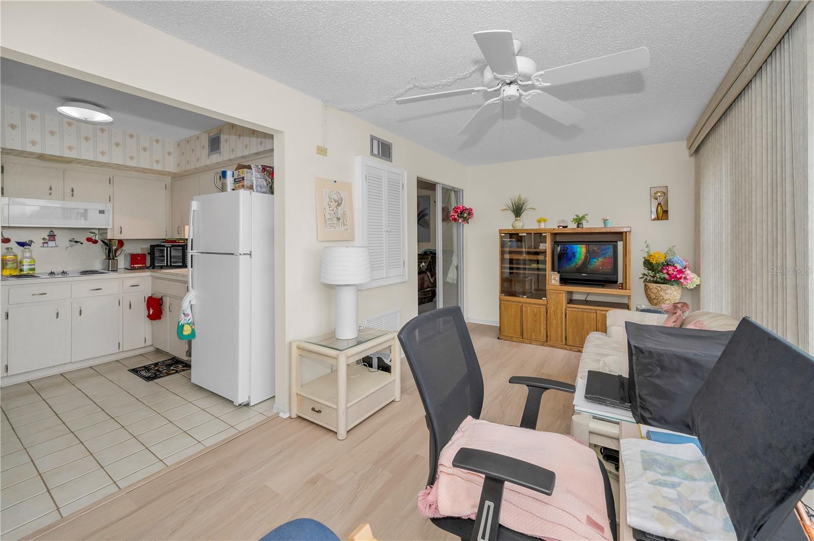 Image 15 of 74 For 2358 Ecuadorian Way 52