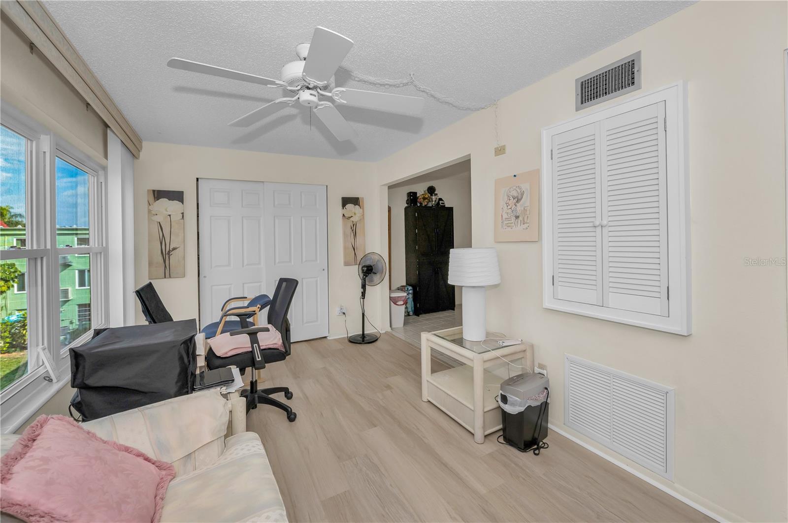 Image 18 of 74 For 2358 Ecuadorian Way 52