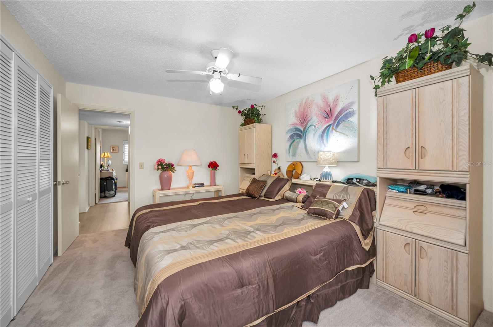 Image 21 of 74 For 2358 Ecuadorian Way 52