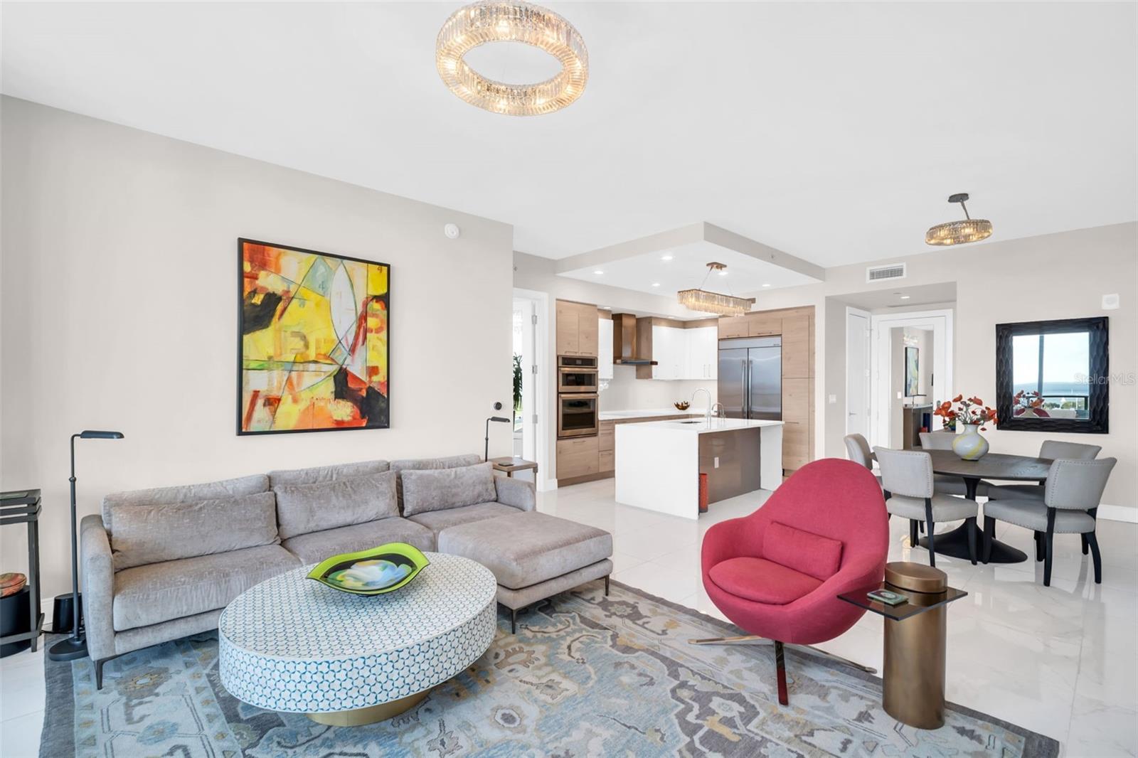 Listing photo id 11 for 100 1st Avenue N 802