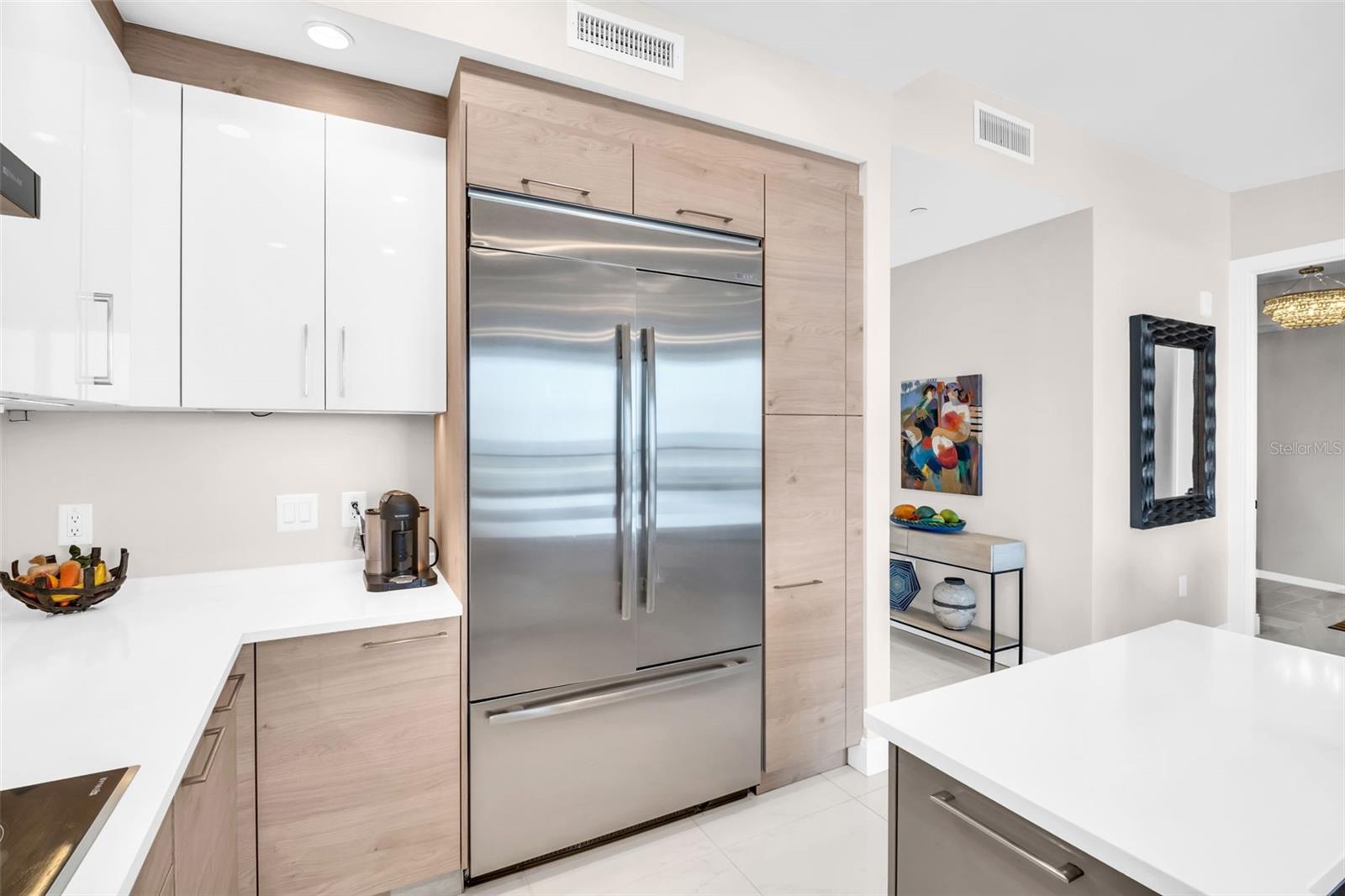 Listing photo id 17 for 100 1st Avenue N 802