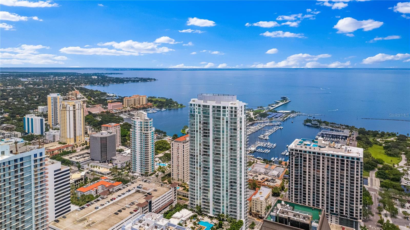 Listing photo id 0 for 100 1st Avenue N 802