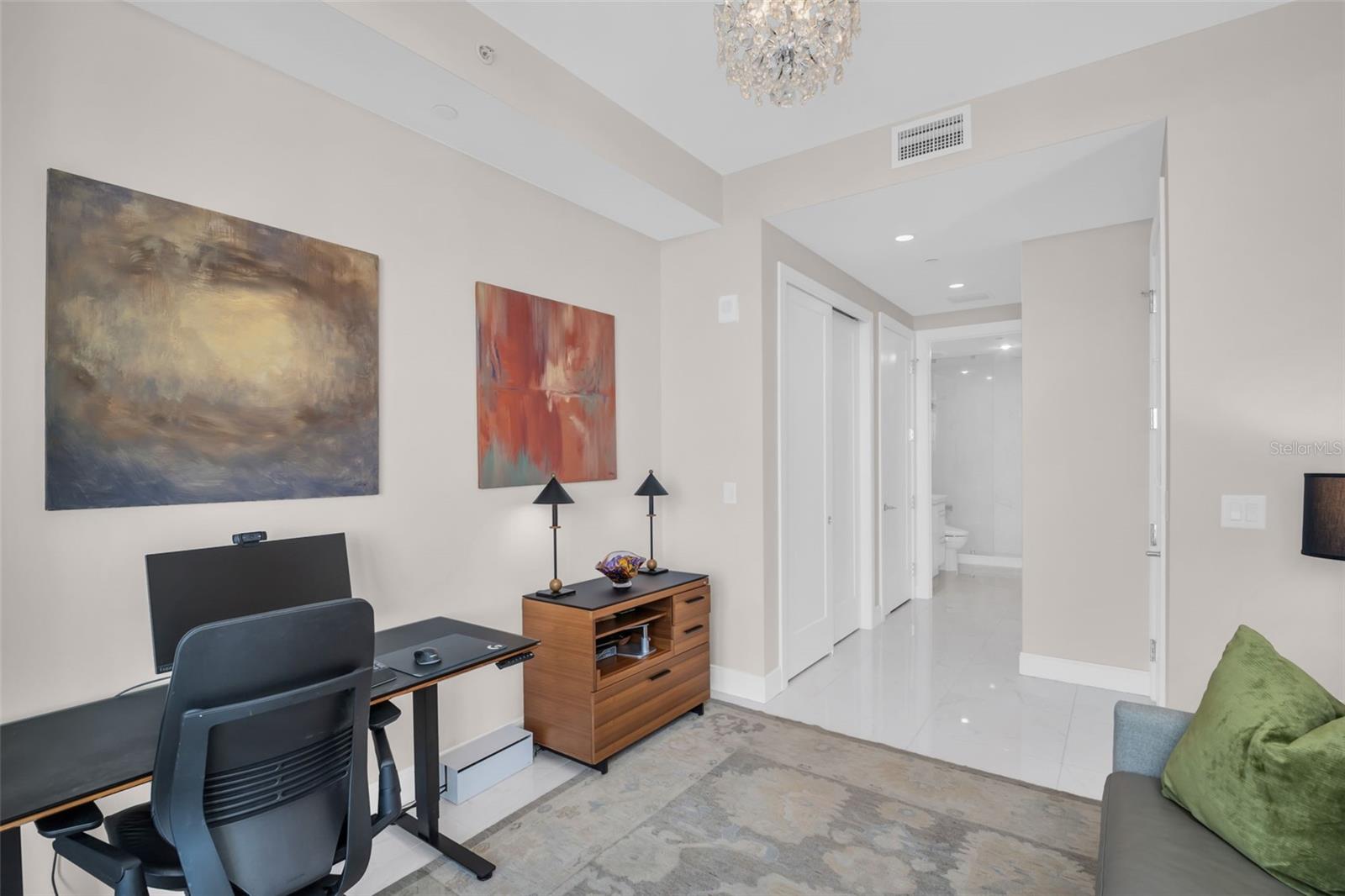 Listing photo id 19 for 100 1st Avenue N 802