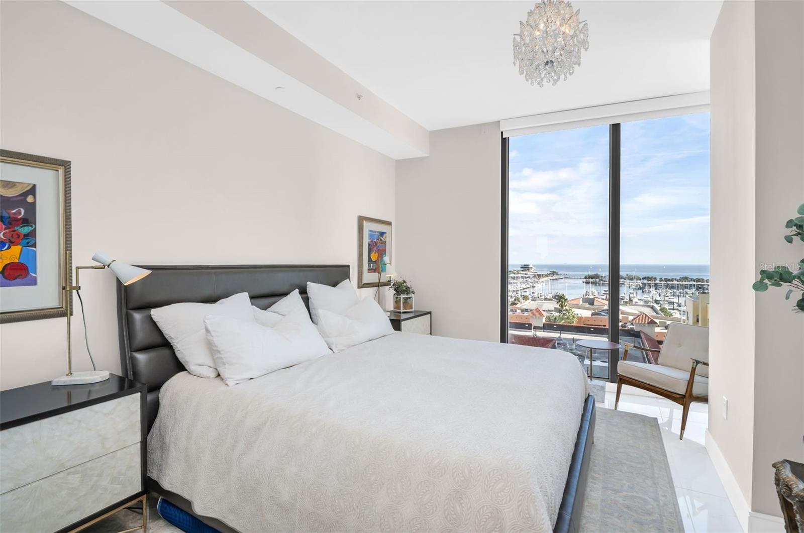 Listing photo id 21 for 100 1st Avenue N 802