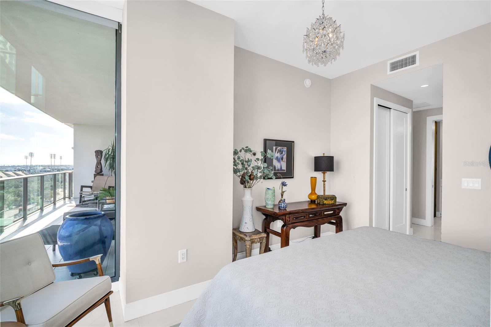 Listing photo id 22 for 100 1st Avenue N 802