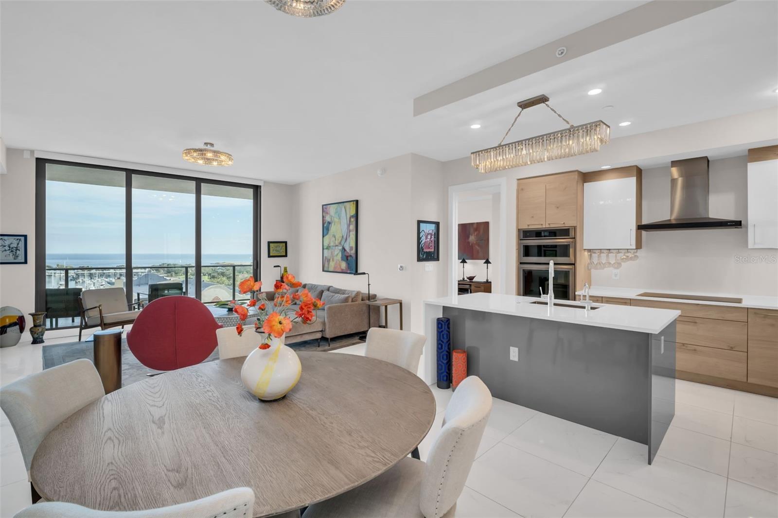 Listing photo id 1 for 100 1st Avenue N 802