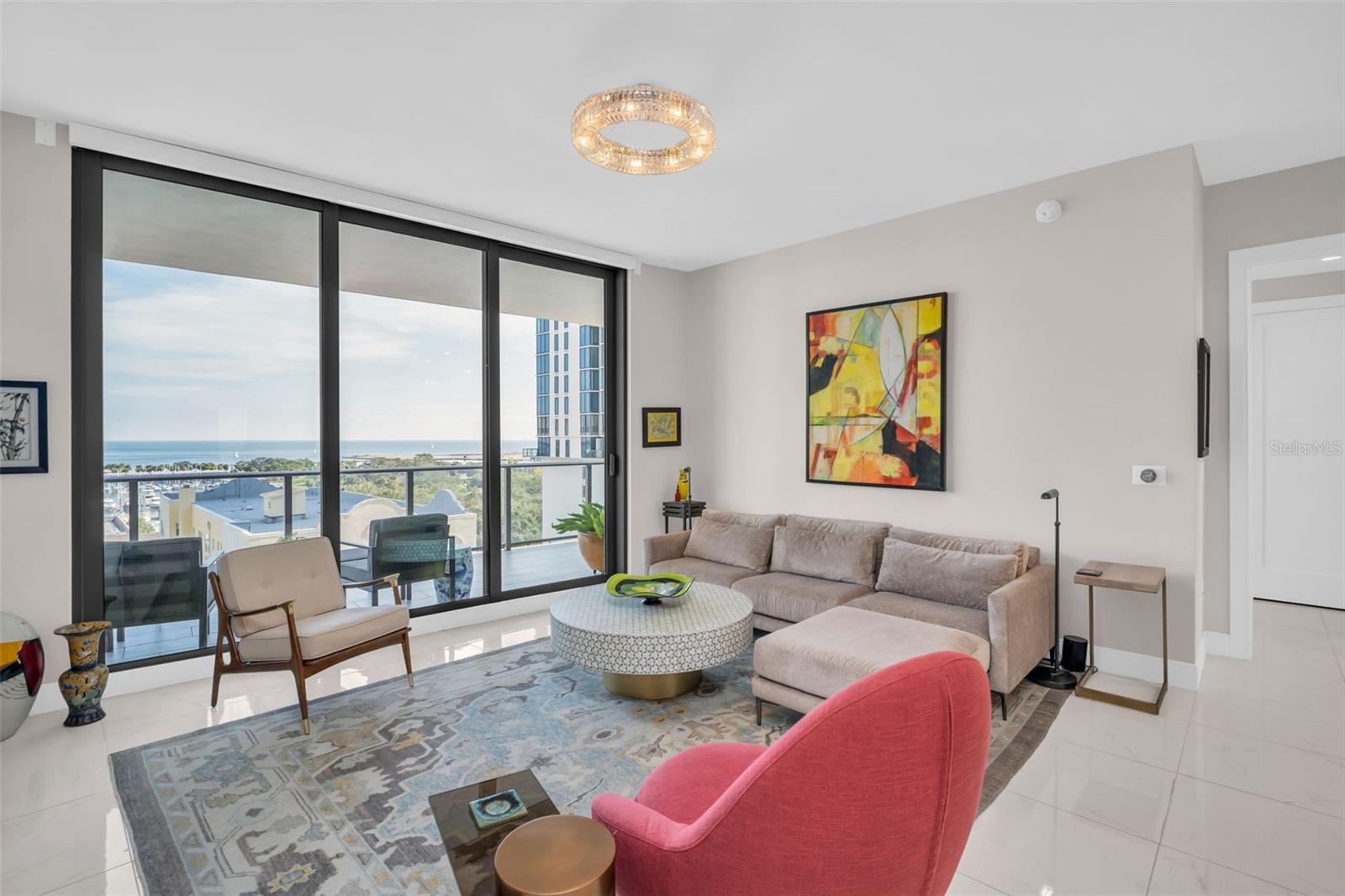 Listing photo id 5 for 100 1st Avenue N 802