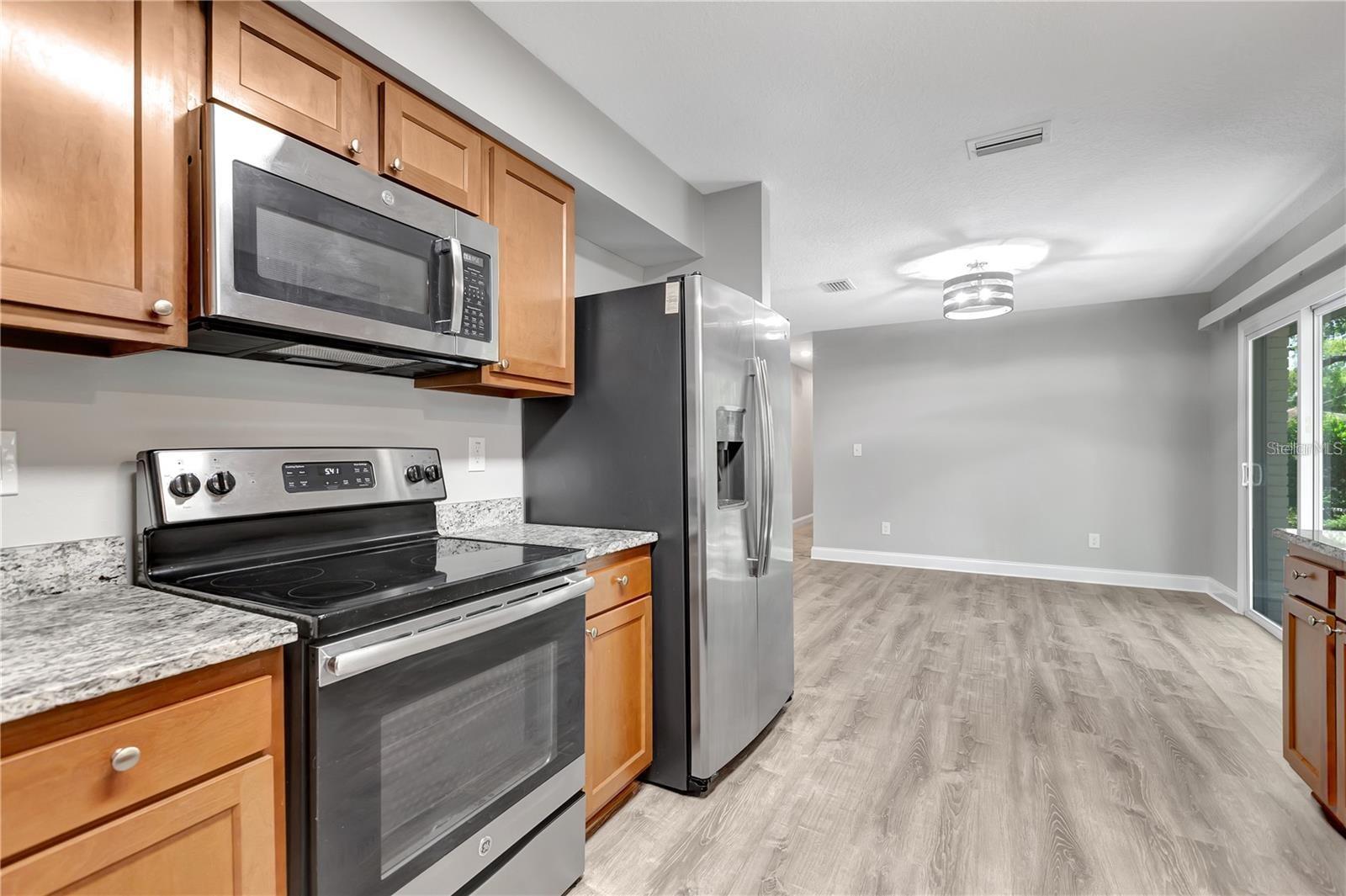 Listing photo id 9 for 5205 131st Avenue