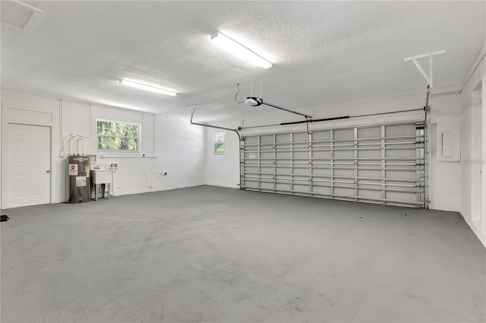 Listing photo id 11 for 5205 131st Avenue