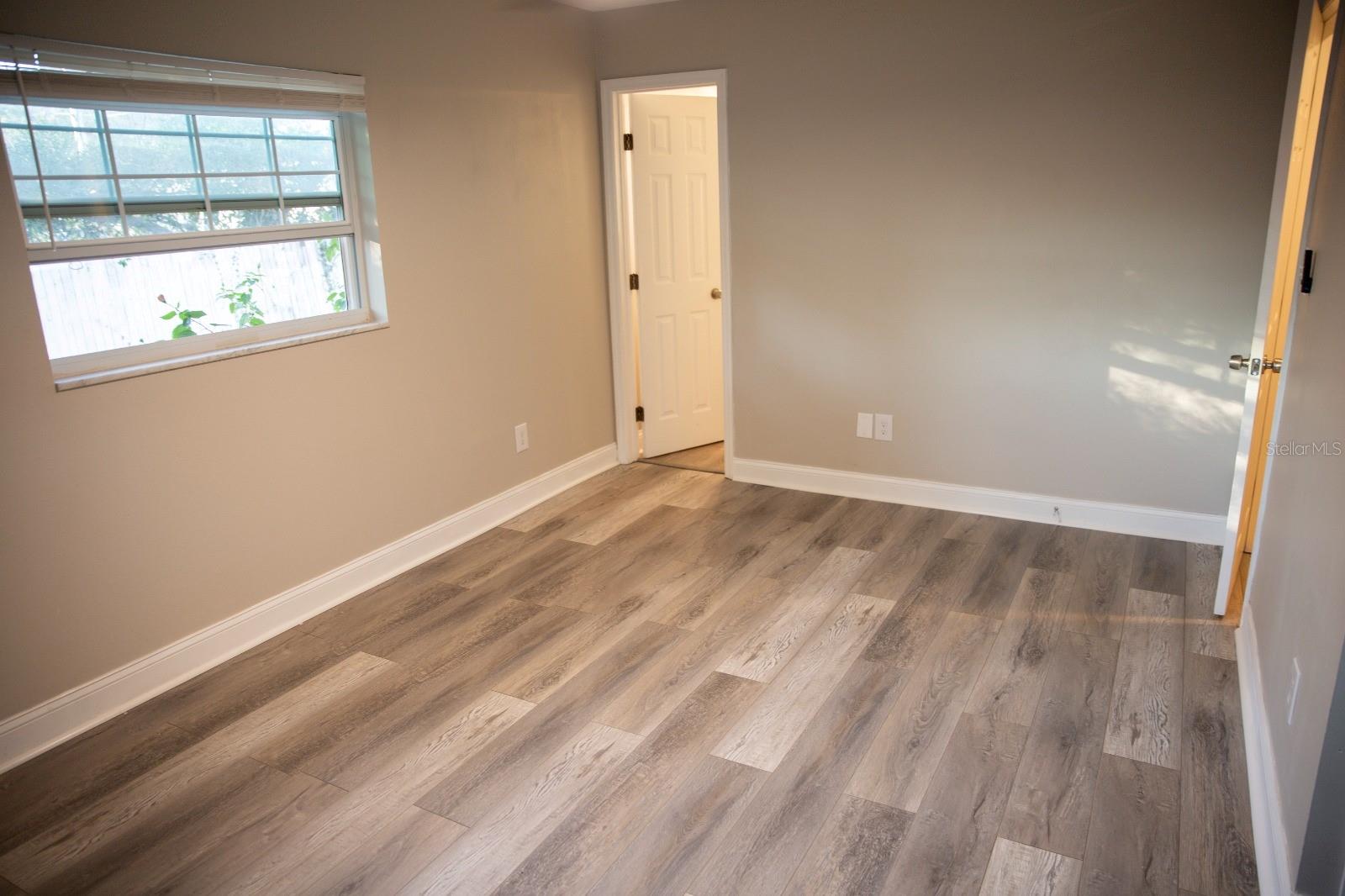 Listing photo id 15 for 5205 131st Avenue